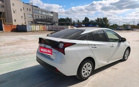 Toyota Prius IV XW50, 2020 год, 3 200 000 рублей, 8 фотография