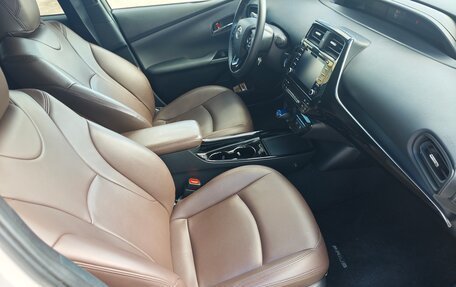 Toyota Prius IV XW50, 2020 год, 3 200 000 рублей, 19 фотография