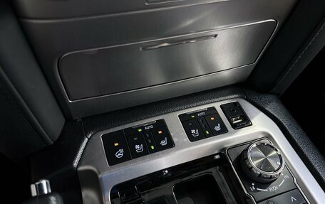Toyota Land Cruiser 200, 2020 год, 7 499 000 рублей, 18 фотография