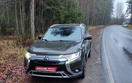 Mitsubishi Outlander III рестайлинг 3, 2018 год, 1 776 000 рублей, 1 фотография