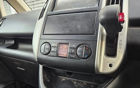 Nissan Serena III, 2010 год, 1 050 000 рублей, 22 фотография