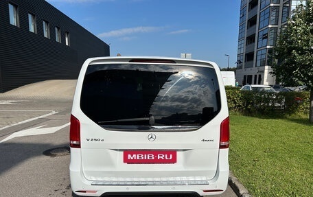 Mercedes-Benz V-Класс, 2019 год, 5 300 000 рублей, 6 фотография