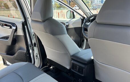 Toyota RAV4, 2020 год, 4 200 000 рублей, 22 фотография