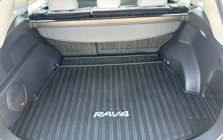 Toyota RAV4, 2020 год, 4 200 000 рублей, 28 фотография
