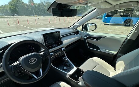 Toyota RAV4, 2020 год, 4 200 000 рублей, 34 фотография