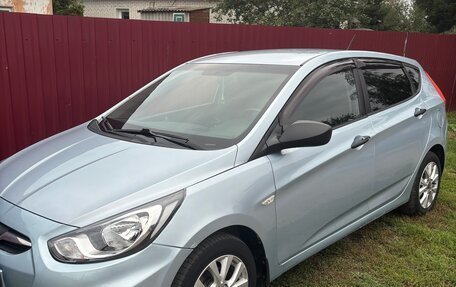 Hyundai Solaris II рестайлинг, 2012 год, 720 000 рублей, 2 фотография