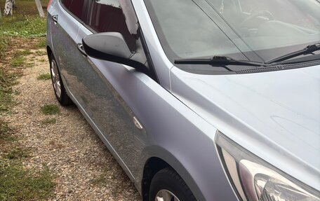 Hyundai Solaris II рестайлинг, 2012 год, 720 000 рублей, 3 фотография