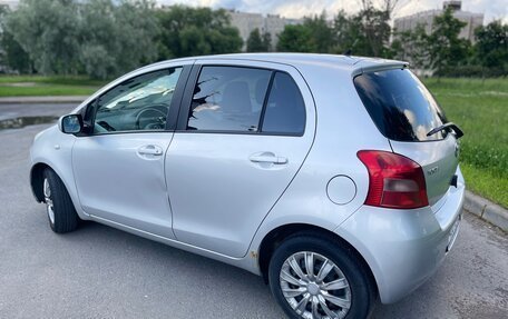 Toyota Yaris III рестайлинг, 2007 год, 570 000 рублей, 3 фотография