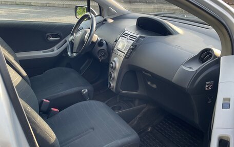 Toyota Yaris III рестайлинг, 2007 год, 570 000 рублей, 5 фотография