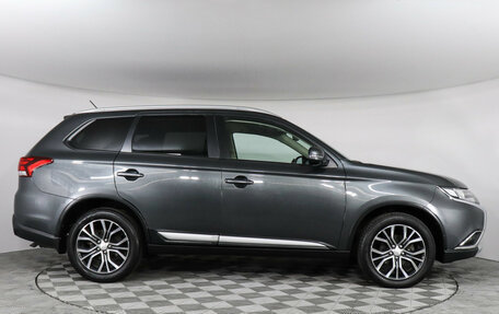 Mitsubishi Outlander III рестайлинг 3, 2016 год, 2 199 000 рублей, 4 фотография