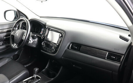 Mitsubishi Outlander III рестайлинг 3, 2016 год, 2 199 000 рублей, 10 фотография