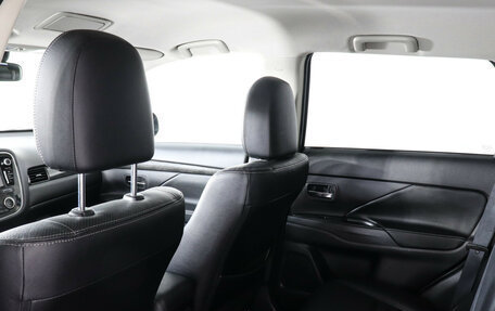 Mitsubishi Outlander III рестайлинг 3, 2016 год, 2 199 000 рублей, 12 фотография