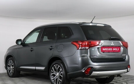 Mitsubishi Outlander III рестайлинг 3, 2016 год, 2 199 000 рублей, 7 фотография