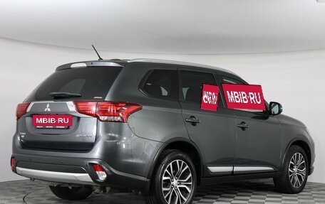 Mitsubishi Outlander III рестайлинг 3, 2016 год, 2 199 000 рублей, 5 фотография