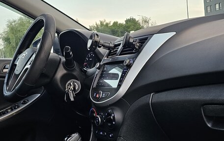 Hyundai Solaris II рестайлинг, 2015 год, 1 000 000 рублей, 5 фотография