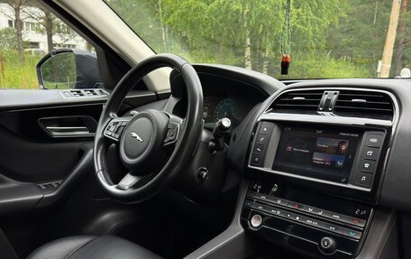 Jaguar F-Pace, 2017 год, 2 800 000 рублей, 23 фотография