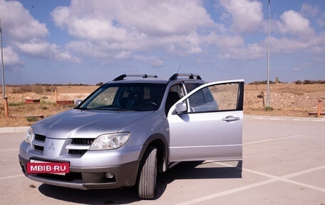 Mitsubishi Outlander III рестайлинг 3, 2005 год, 820 000 рублей, 3 фотография
