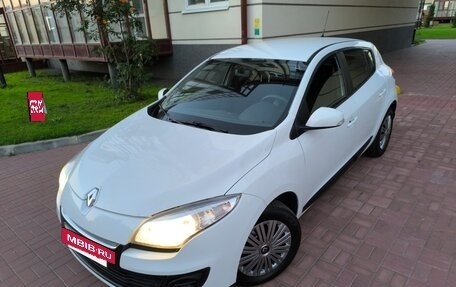 Renault Megane III, 2013 год, 699 999 рублей, 2 фотография