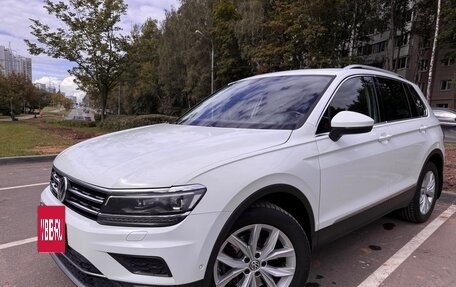 Volkswagen Tiguan II, 2019 год, 2 600 000 рублей, 2 фотография