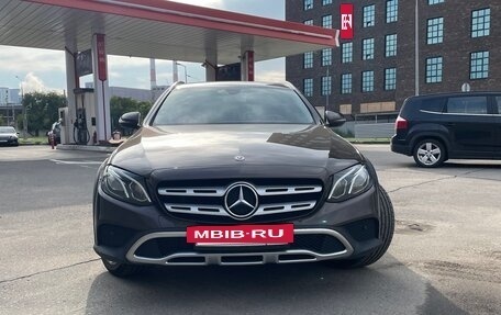 Mercedes-Benz E-Класс, 2017 год, 3 099 000 рублей, 2 фотография