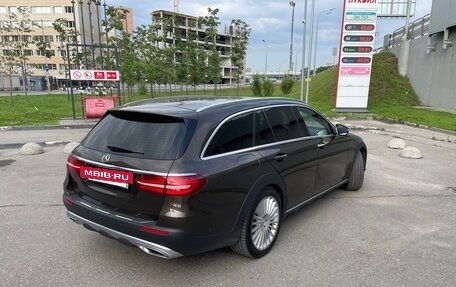 Mercedes-Benz E-Класс, 2017 год, 3 099 000 рублей, 4 фотография