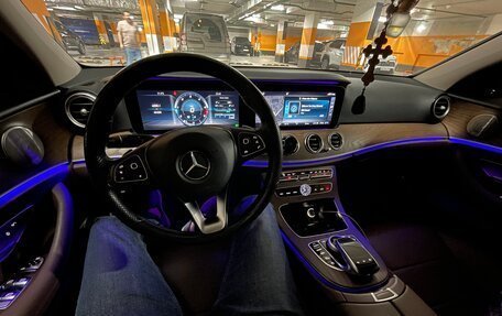 Mercedes-Benz E-Класс, 2017 год, 3 099 000 рублей, 24 фотография