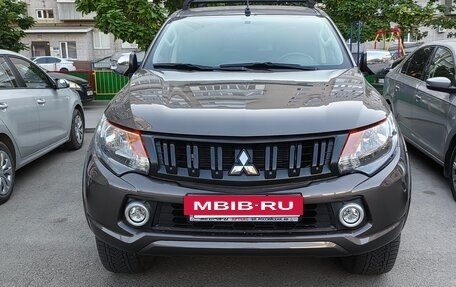 Mitsubishi L200 IV рестайлинг, 2017 год, 2 600 000 рублей, 2 фотография