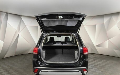 Mitsubishi Outlander III рестайлинг 3, 2018 год, 1 549 000 рублей, 11 фотография