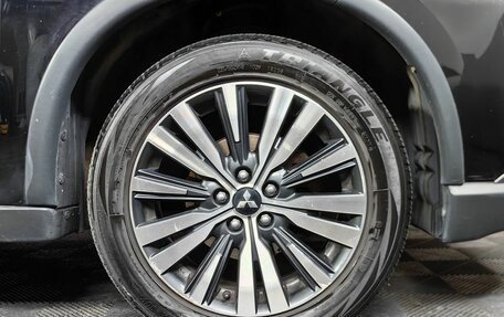 Mitsubishi Outlander III рестайлинг 3, 2018 год, 1 549 000 рублей, 9 фотография