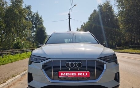 Audi e-tron I, 2019 год, 3 650 000 рублей, 1 фотография