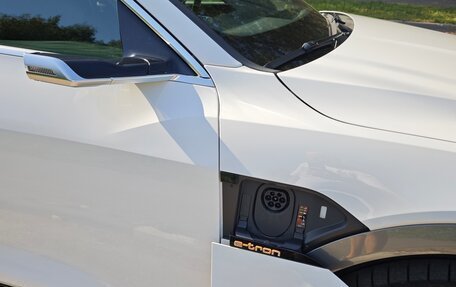 Audi e-tron I, 2019 год, 3 650 000 рублей, 8 фотография