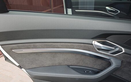 Audi e-tron I, 2019 год, 3 650 000 рублей, 11 фотография