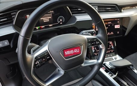 Audi e-tron I, 2019 год, 3 650 000 рублей, 26 фотография