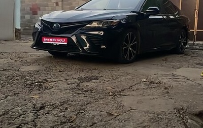 Toyota Camry, 2018 год, 1 900 000 рублей, 1 фотография