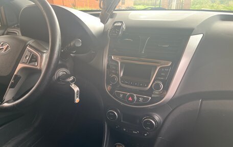 Hyundai Solaris II рестайлинг, 2015 год, 850 000 рублей, 6 фотография