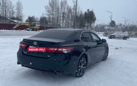Toyota Camry, 2018 год, 1 900 000 рублей, 4 фотография