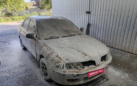 Mitsubishi Carisma I, 1999 год, 235 000 рублей, 1 фотография