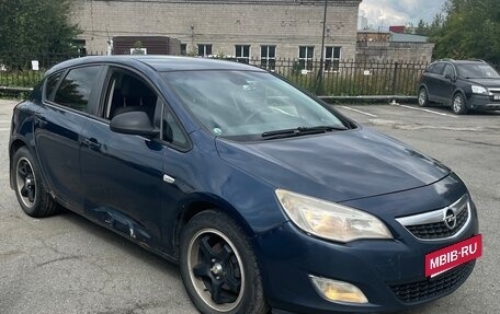 Opel Astra J, 2011 год, 390 000 рублей, 2 фотография