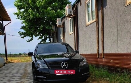 Mercedes-Benz C-Класс, 2011 год, 1 400 000 рублей, 2 фотография