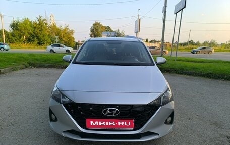 Hyundai Solaris II рестайлинг, 2021 год, 1 550 000 рублей, 1 фотография