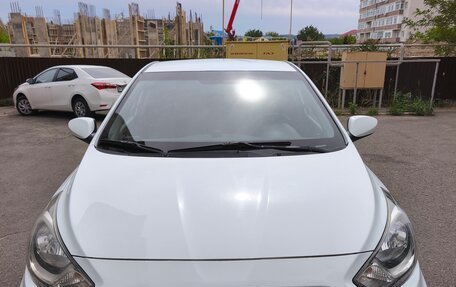 Hyundai Solaris II рестайлинг, 2011 год, 850 000 рублей, 1 фотография