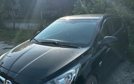 Hyundai Solaris II рестайлинг, 2012 год, 700 000 рублей, 1 фотография