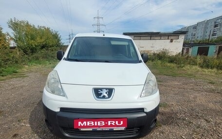 Peugeot Partner II рестайлинг 2, 2011 год, 800 000 рублей, 27 фотография