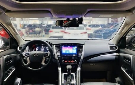 Mitsubishi Pajero Sport III рестайлинг, 2020 год, 2 970 000 рублей, 3 фотография