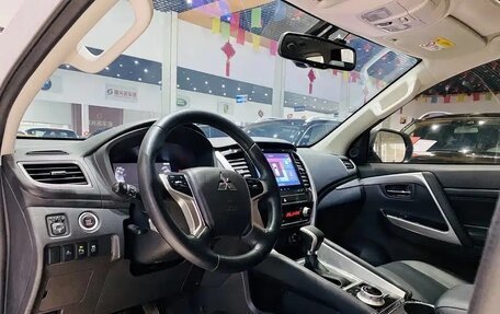 Mitsubishi Pajero Sport III рестайлинг, 2020 год, 2 970 000 рублей, 4 фотография
