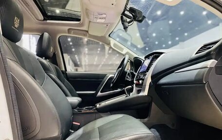 Mitsubishi Pajero Sport III рестайлинг, 2020 год, 2 970 000 рублей, 10 фотография