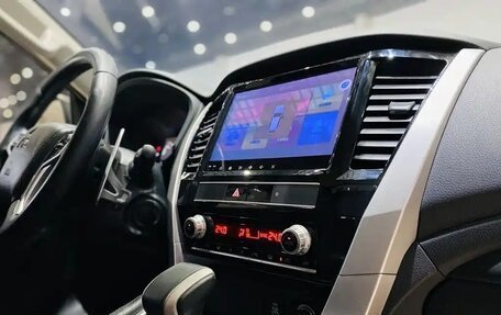 Mitsubishi Pajero Sport III рестайлинг, 2020 год, 2 970 000 рублей, 6 фотография