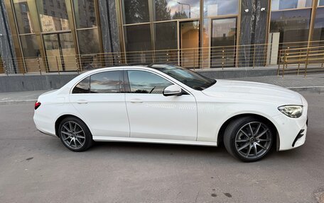 Mercedes-Benz E-Класс, 2022 год, 5 500 000 рублей, 4 фотография