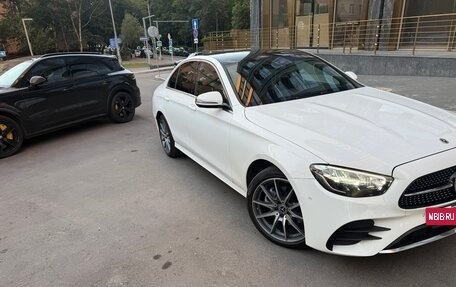 Mercedes-Benz E-Класс, 2022 год, 5 500 000 рублей, 3 фотография