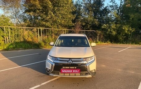 Mitsubishi Outlander III рестайлинг 3, 2015 год, 1 640 000 рублей, 1 фотография